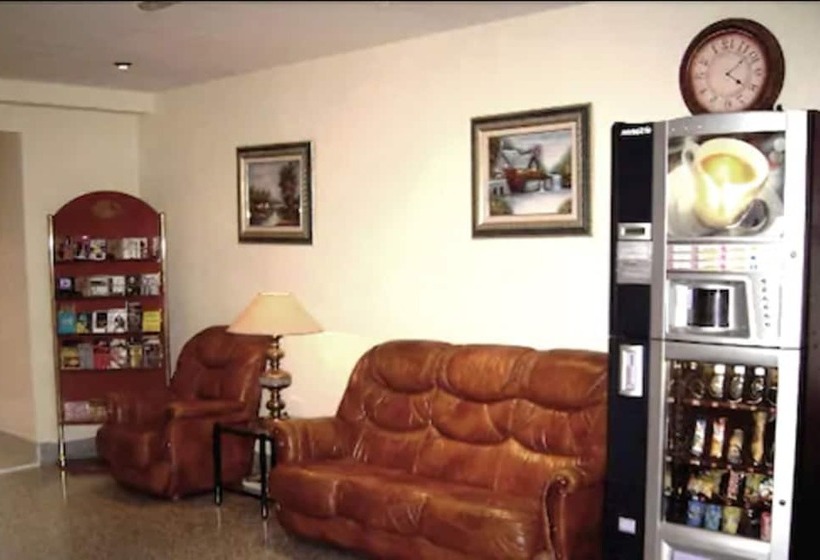 هتل Hostal Moncloa