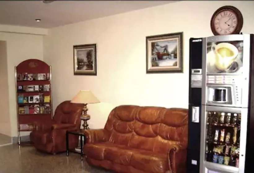 هتل Hostal Moncloa