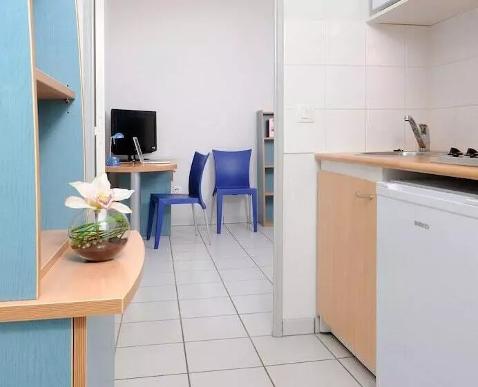 Отель Séjours & Affaires Clermont Ferrand Park Republique