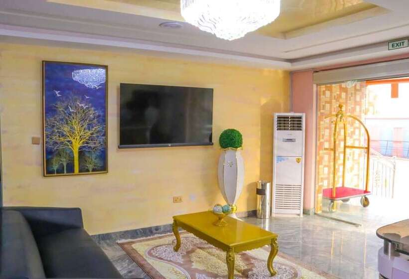 هتل Madaki S Executive Suites