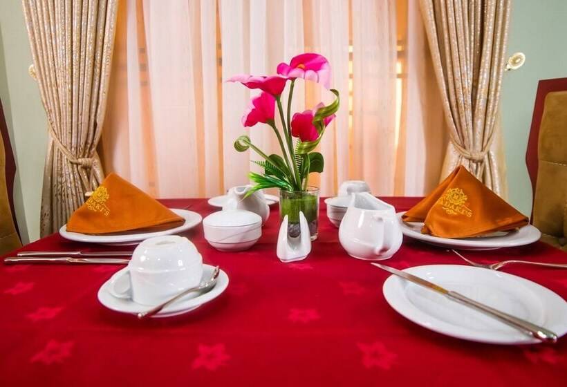 هتل Madaki S Executive Suites