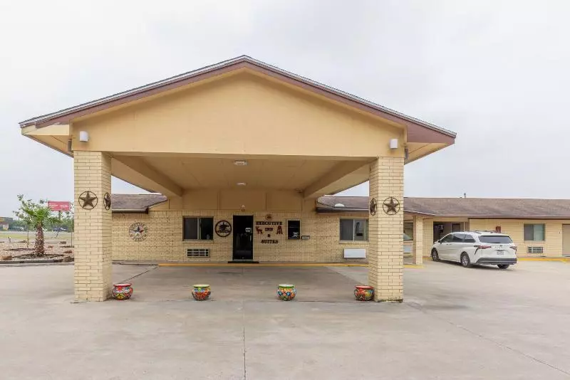 ホテル Freer Executive Inn And Studios