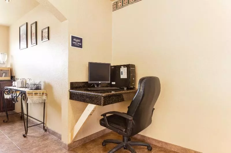 Hotelli Freer Executive Inn And Studios