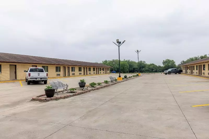 Hotelli Freer Executive Inn And Studios