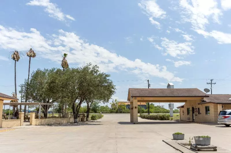 Hotelli Freer Executive Inn And Studios