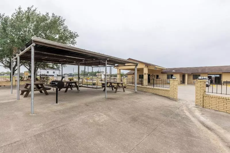 Hotelli Freer Executive Inn And Studios