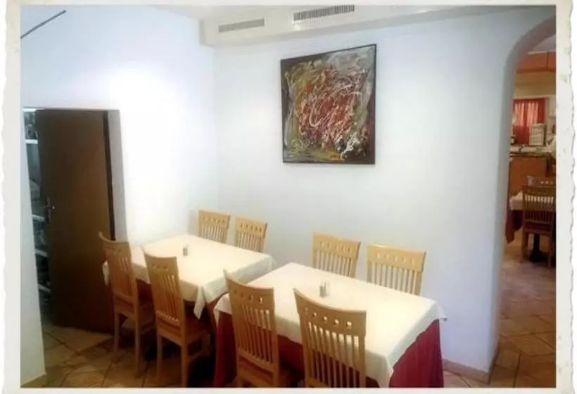 ペンション Ristorante Dosso