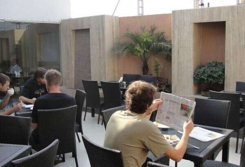 ホテル Chanchal Deluxe