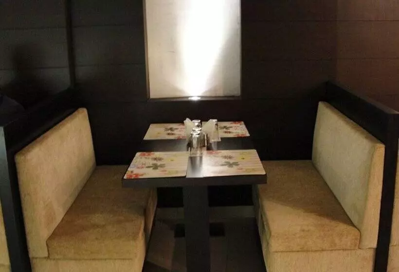 هتل Chanchal Deluxe