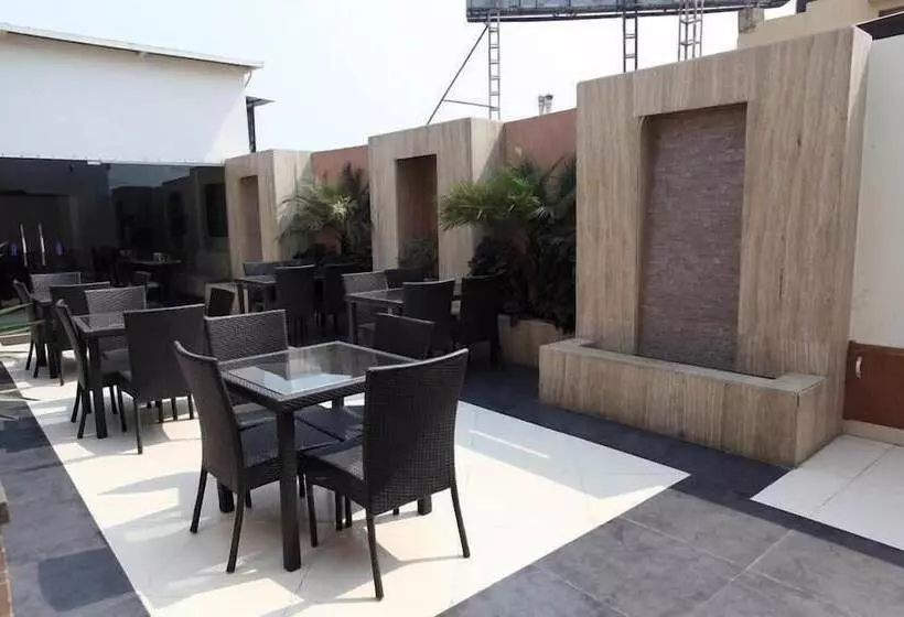 هتل Chanchal Deluxe