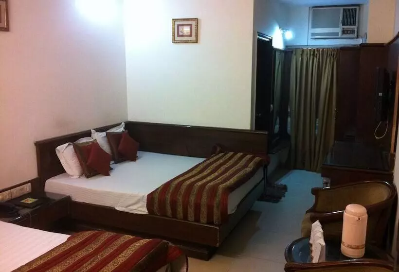 هتل Chanchal Deluxe