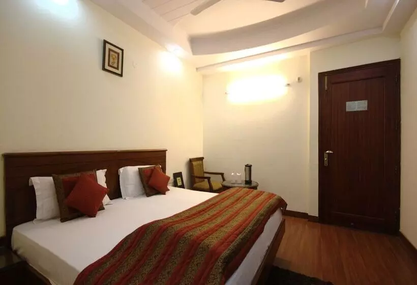 هتل Chanchal Deluxe