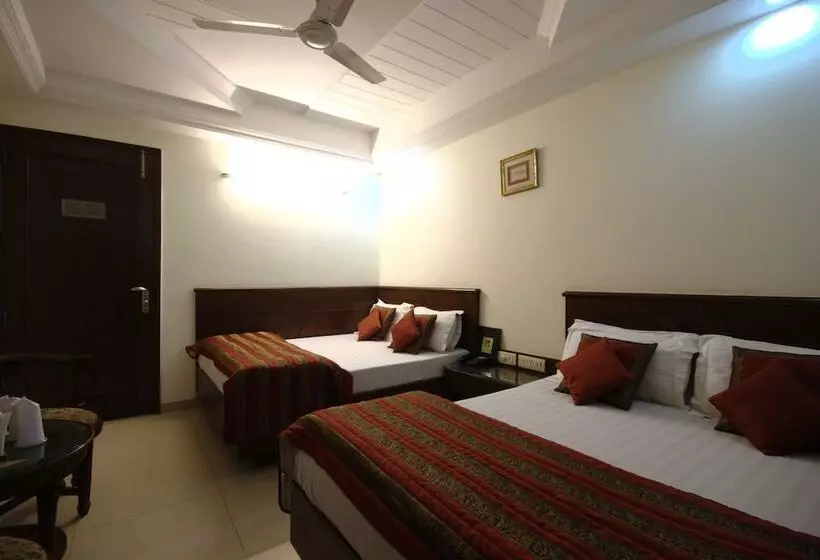 هتل Chanchal Deluxe