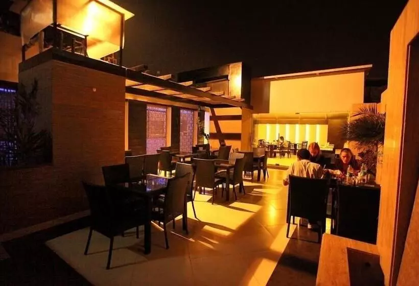 هتل Chanchal Deluxe