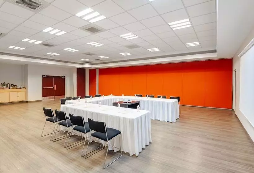 Отель City Express By Marriott Silao Aeropuerto