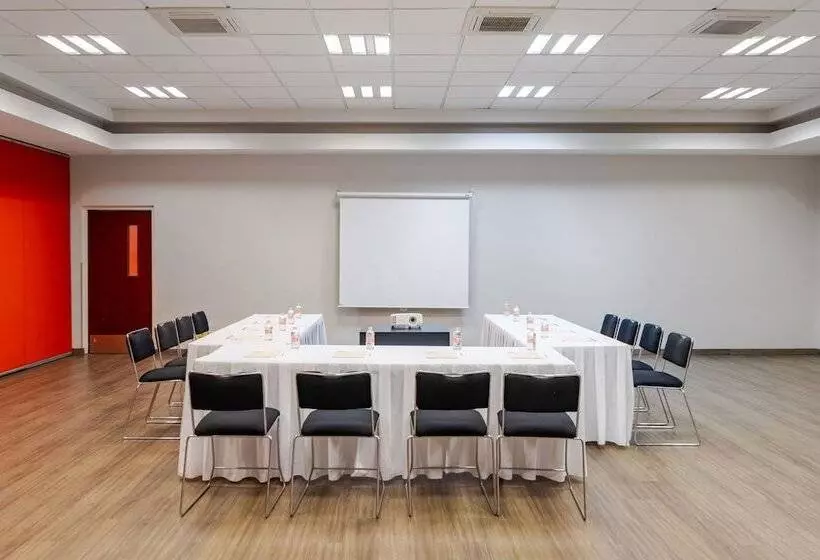 Отель City Express By Marriott Silao Aeropuerto