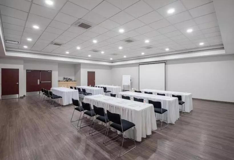 Отель City Express By Marriott Silao Aeropuerto