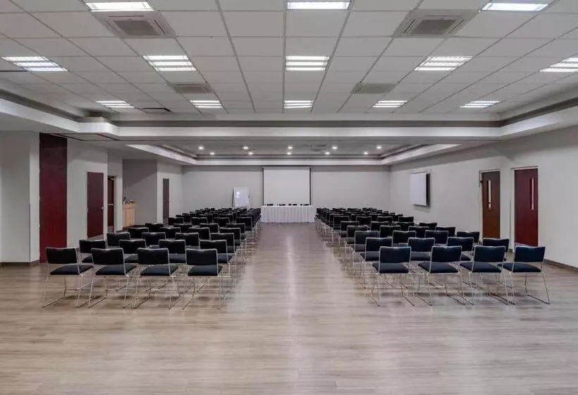 Отель City Express By Marriott Silao Aeropuerto