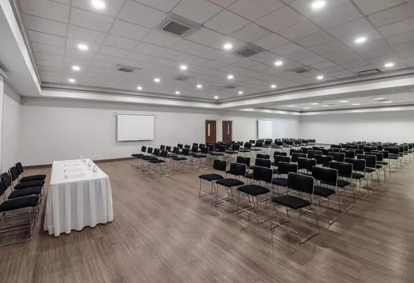 Отель City Express By Marriott Silao Aeropuerto