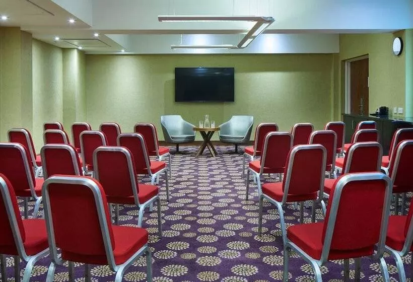 酒店 Courtyard By Marriott London Gatwick Airport