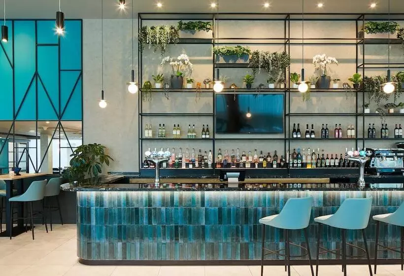 酒店 Courtyard By Marriott London Gatwick Airport