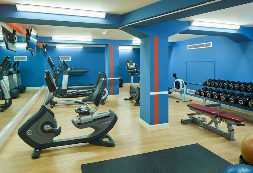 فندق Courtyard By Marriott London Gatwick Airport