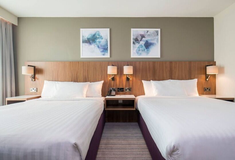 فندق Courtyard By Marriott London Gatwick Airport