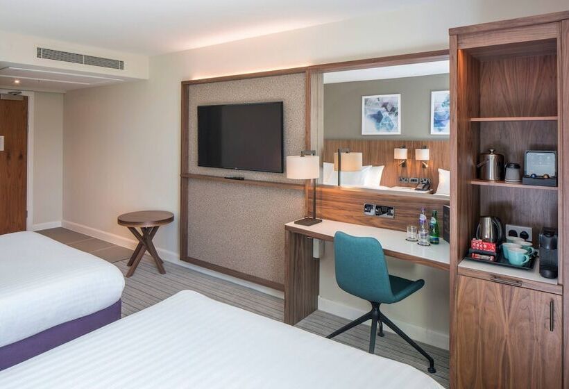 فندق Courtyard By Marriott London Gatwick Airport