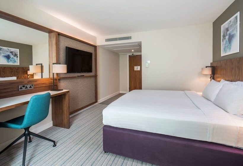 فندق Courtyard By Marriott London Gatwick Airport