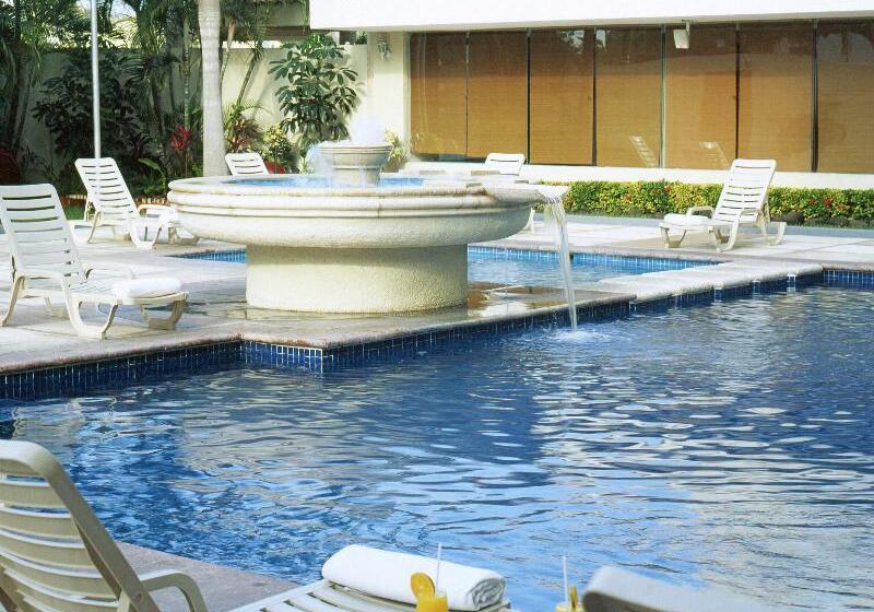 Отель Fiesta Inn Ciudad Del Carmen