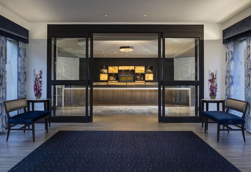 هتل Four Points By Sheraton Norwood Conference Center