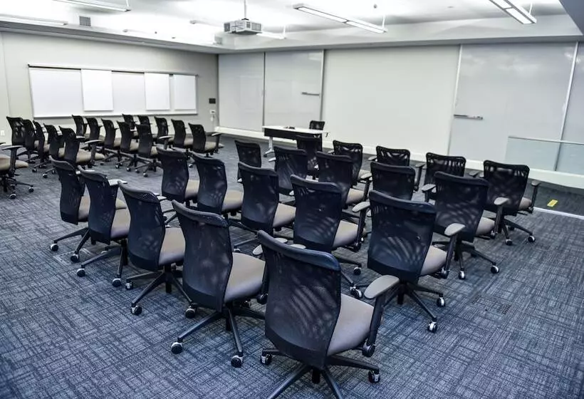 ホテル Four Points By Sheraton Norwood Conference Center