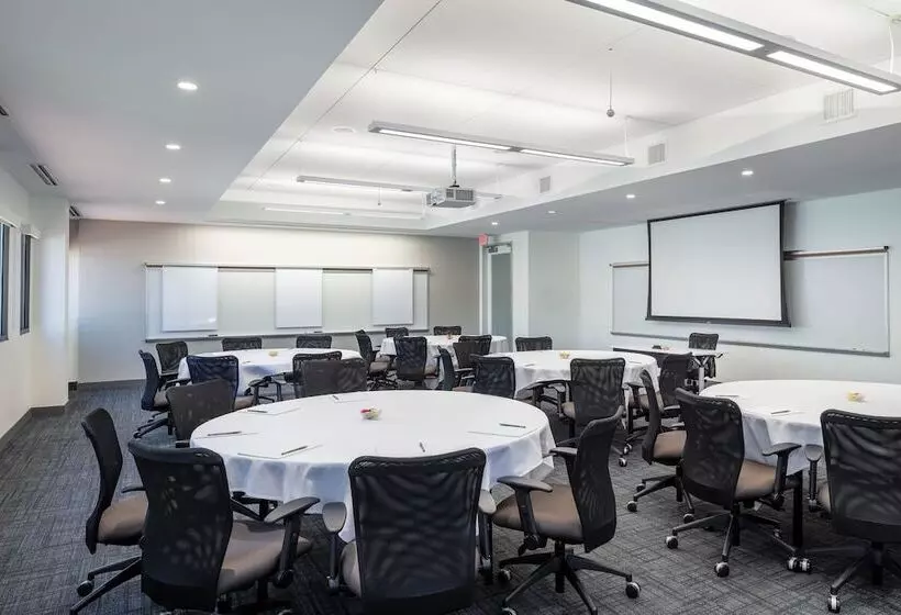 ホテル Four Points By Sheraton Norwood Conference Center