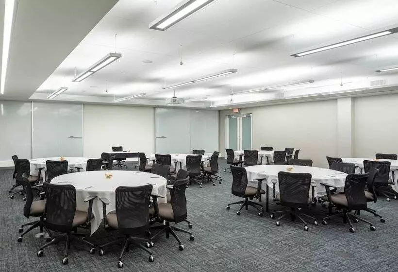 ホテル Four Points By Sheraton Norwood Conference Center