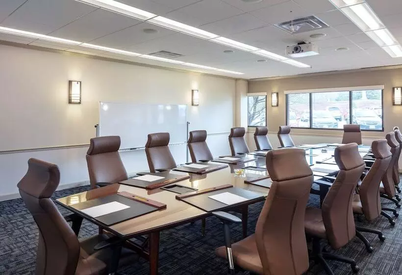 ホテル Four Points By Sheraton Norwood Conference Center