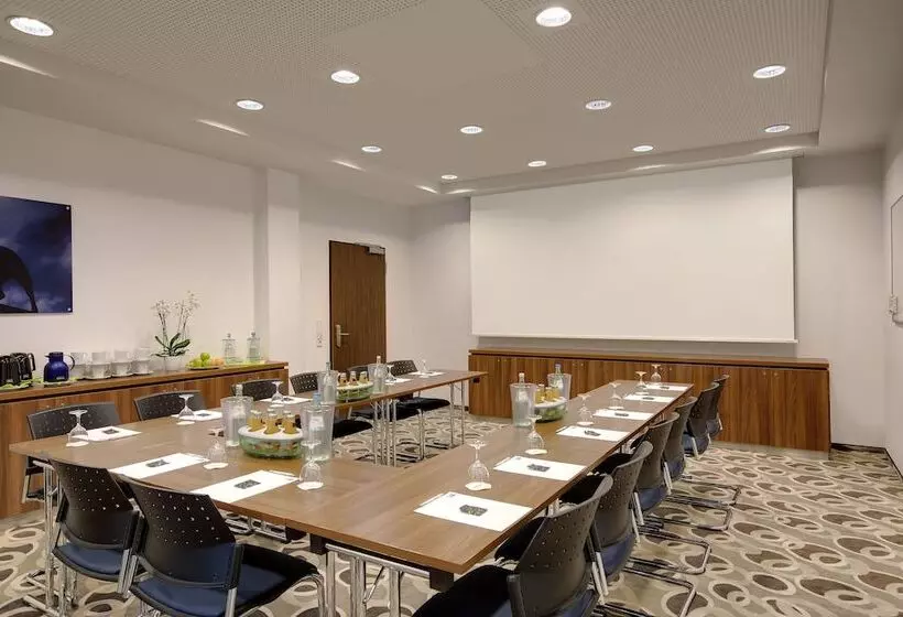בית מלון כפרי Holiday Inn Express Bremen Airport, An Ihg