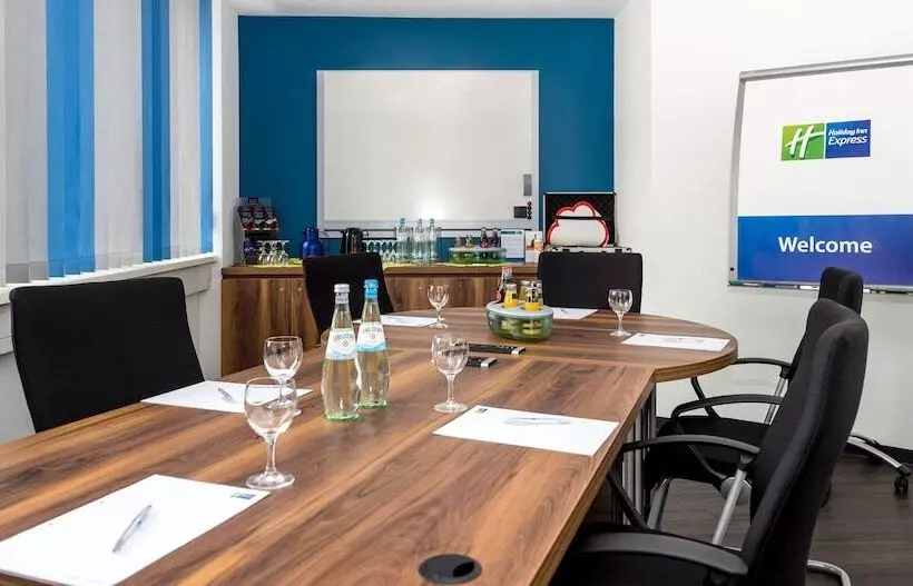 בית מלון כפרי Holiday Inn Express Bremen Airport, An Ihg