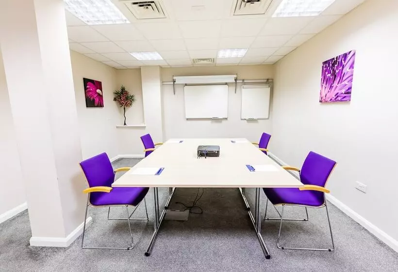 בית מלון כפרי Holiday Inn Express Norwich, An Ihg