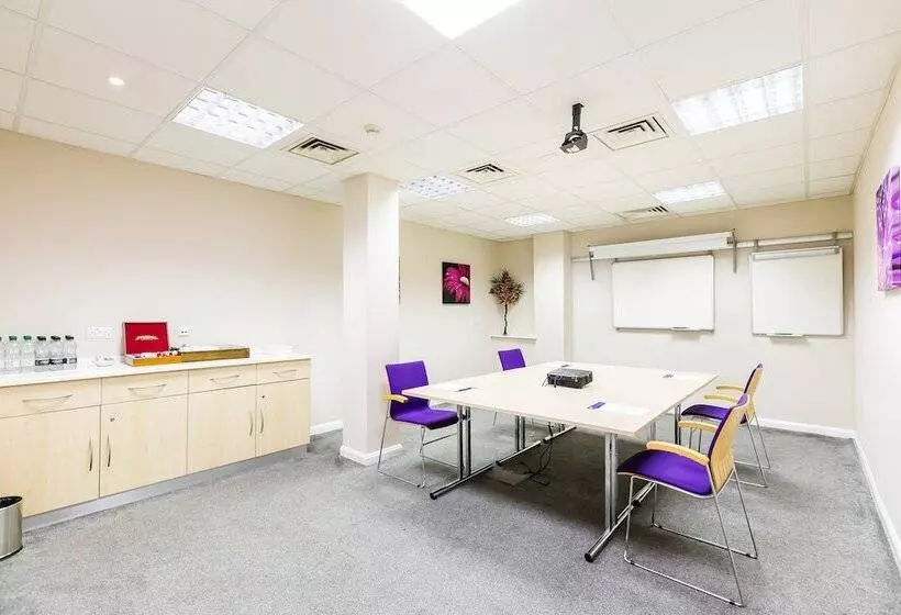 בית מלון כפרי Holiday Inn Express Norwich, An Ihg