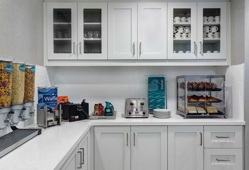 Отель Homewood Suites London Ontario