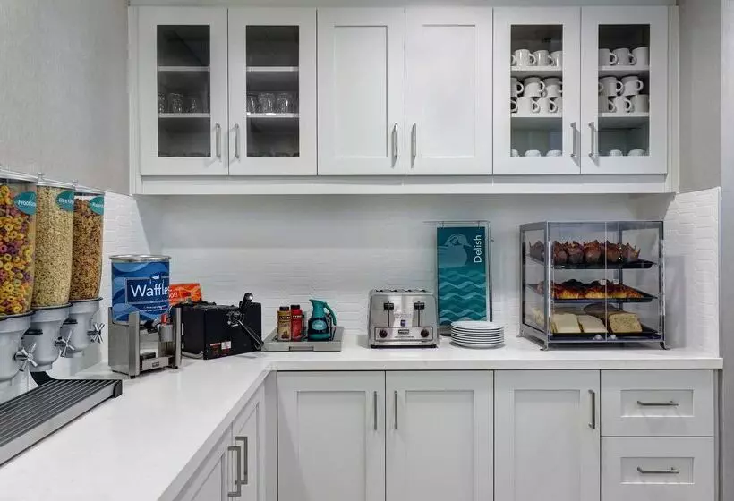 Отель Homewood Suites London Ontario