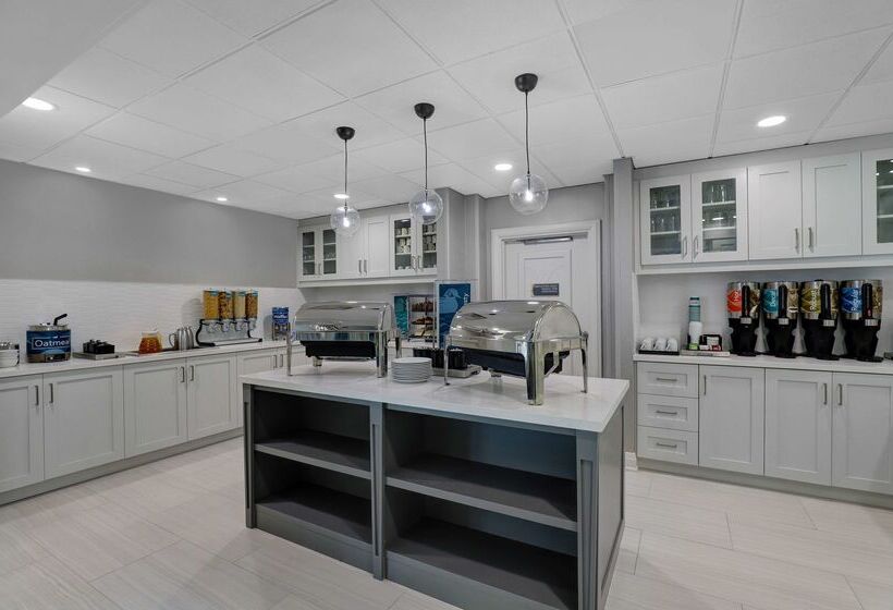 Отель Homewood Suites London Ontario