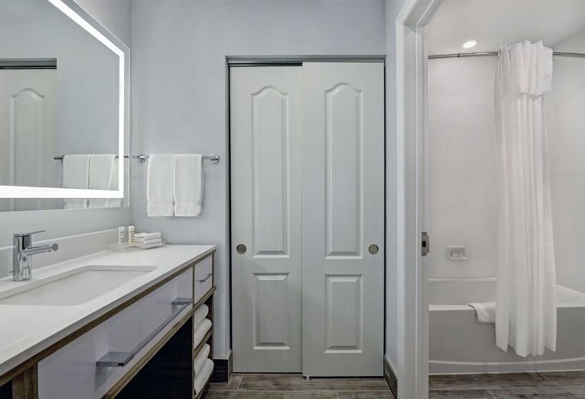 Отель Homewood Suites London Ontario