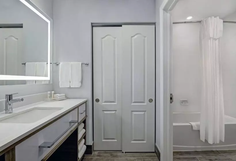 Отель Homewood Suites London Ontario