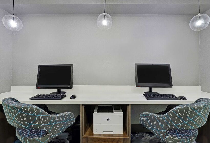 Отель Homewood Suites London Ontario