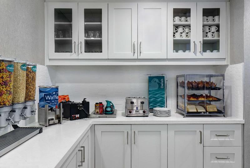 Отель Homewood Suites London Ontario