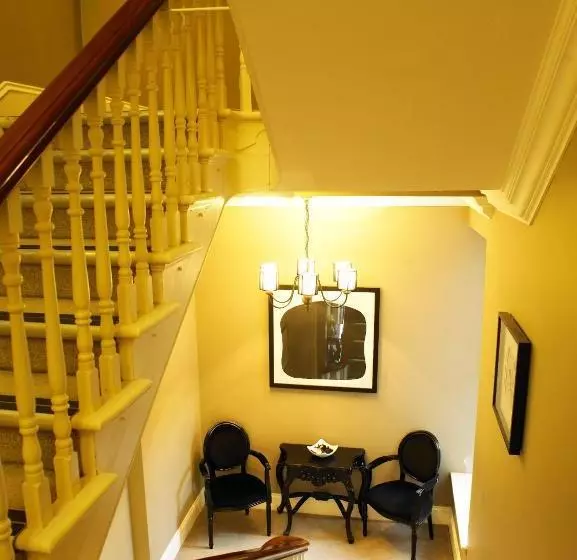 Kensington House Aparthotel