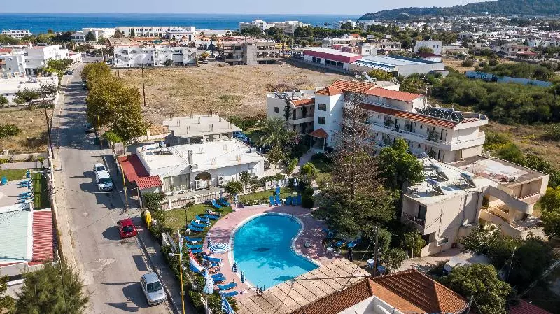 Lyristis Dinos Studios & Apartments