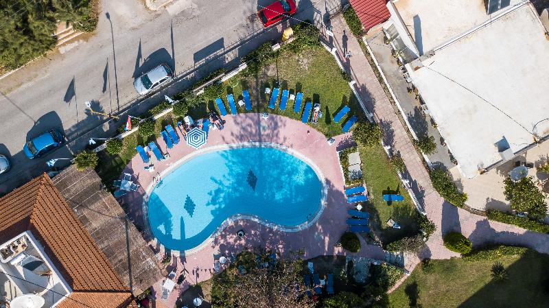 Lyristis Dinos Studios & Apartments