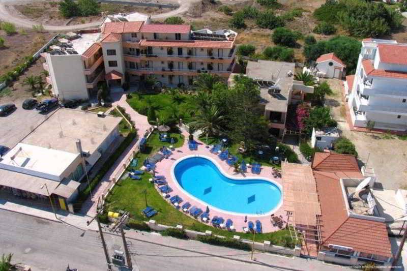 Lyristis Dinos Studios & Apartments